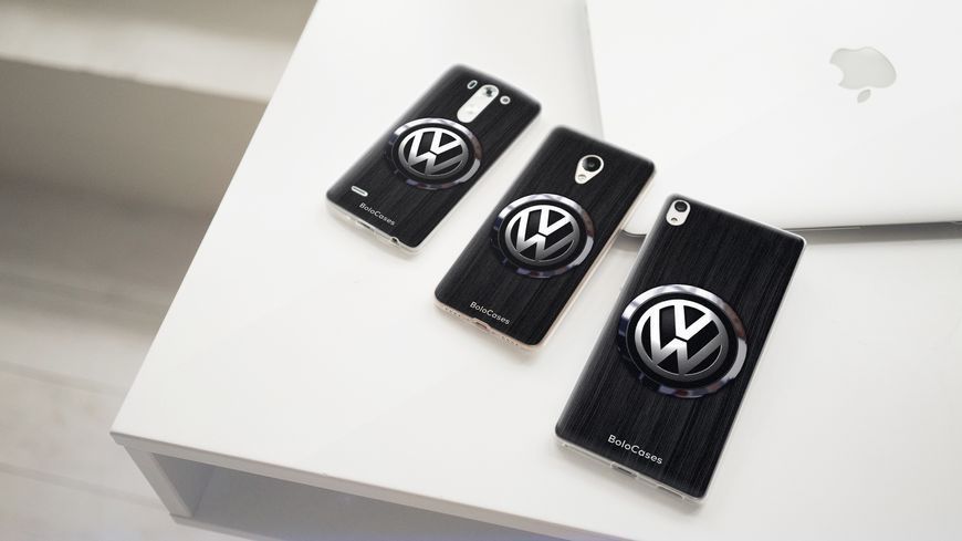 Чохол для iPhone Емблема Volkswagen на дерев'яному фоні 31012 фото