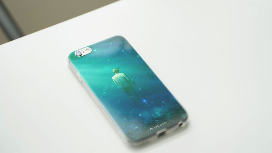 Чехол для iPhone Фигура мужчины в воде 26325 фото